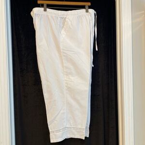Pappagallo woman’s capri pants, size XL, white